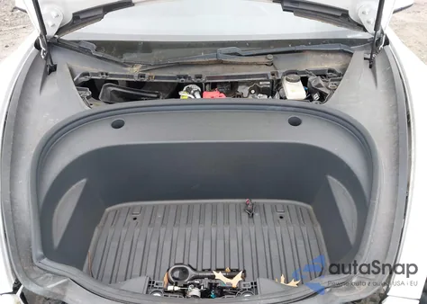 2021 Tesla Model 3 Standard Range Plus Rear-Wheel Drive z USA, uszkodzony, nr VIN 5YJ3E1EA5MF943143